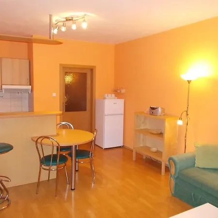 Family Spiezovec ドノヴァリ