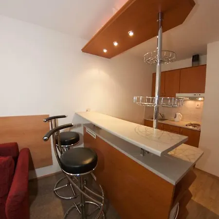 Family Spiezovec * ドノヴァリ