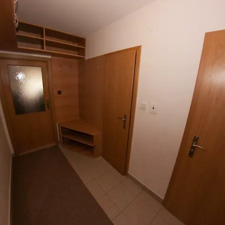 アパート Family Spiezovec ドノヴァリ