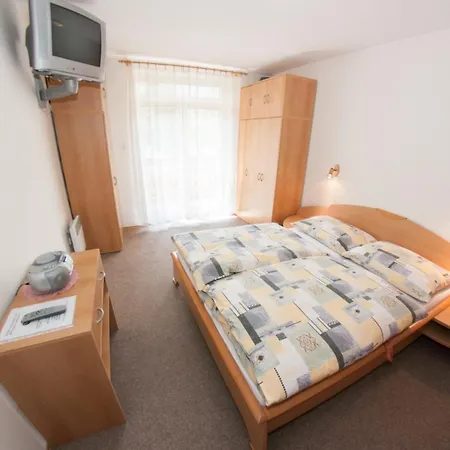 Family Spiezovec * דונובאלי